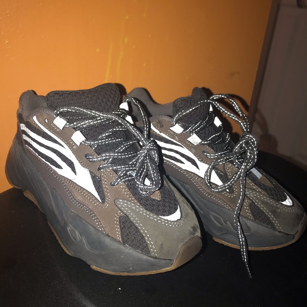 Boys youth sneakers